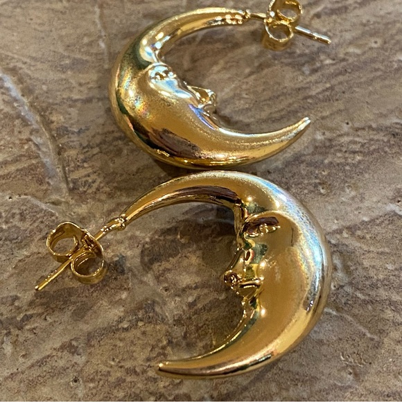 Macy's 14K Gold Plated Moon Crest Crescent Hoop Earrings NIB - Picture 11 of 13